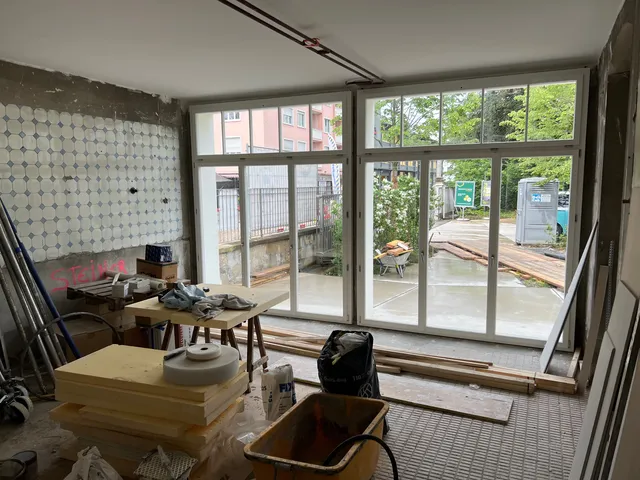 Der Atelier-Raum mit den neuen Fenstern
